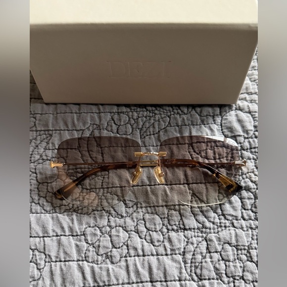 DEZI 2000s Sunglasses
